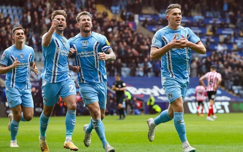 Phản ứng từ huấn luyện viên và cầu thủ