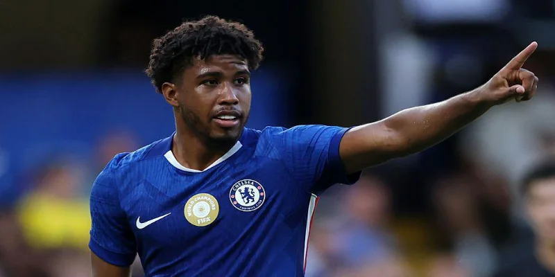 Santos với khả năng điều tiết trung tuyến ấn tượng